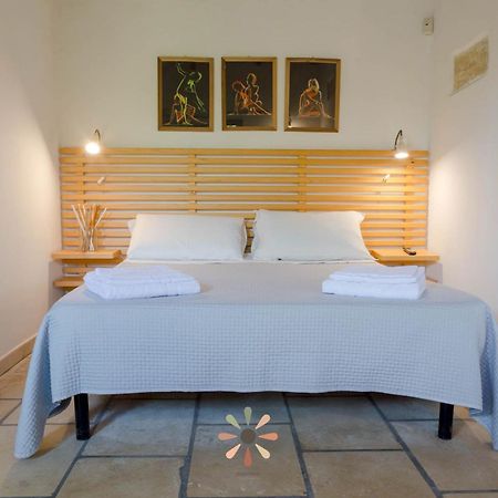 Agriturismo Tenuta Margherita Торре-Лапілло Екстер'єр фото