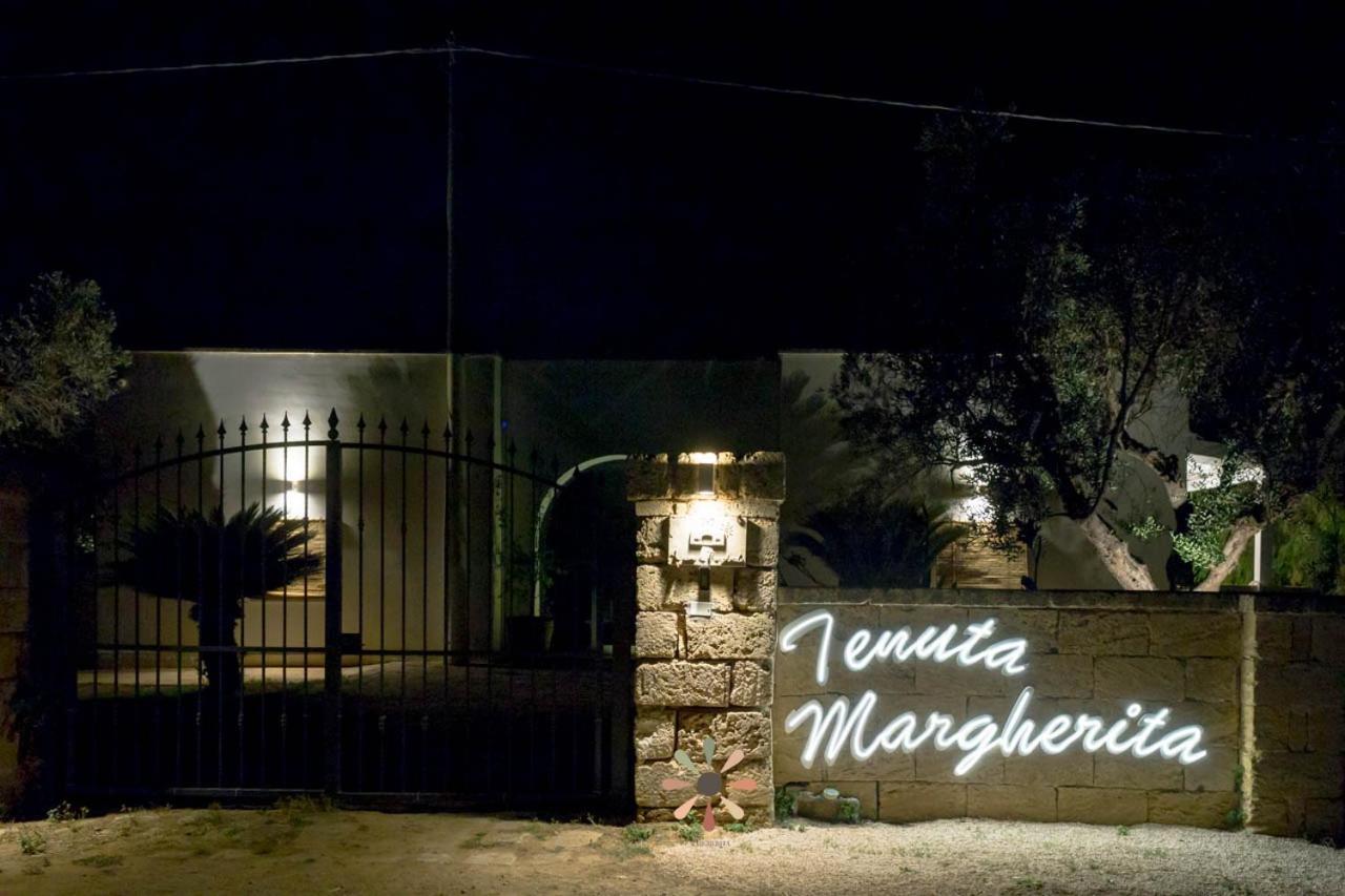 Agriturismo Tenuta Margherita Торре-Лапілло Екстер'єр фото